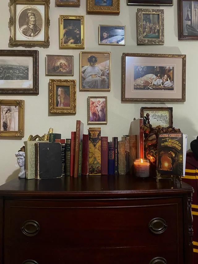 Antique Frames ON WALL dark academia