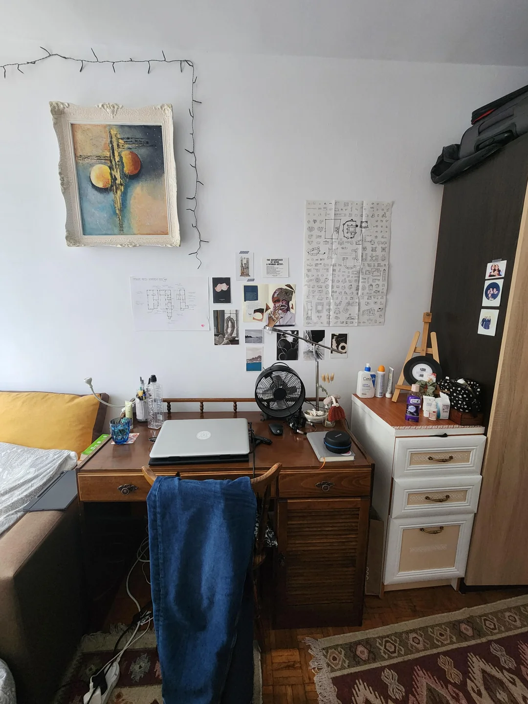 dark academia reading nook bedroom